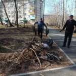 Работники администрации приняли участие в общегородском субботнике